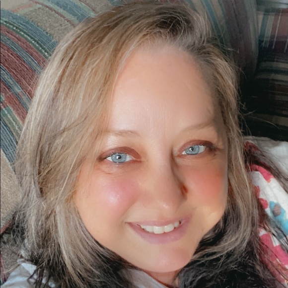 Meet your Posher, Kimberly - Picture 1 of 1